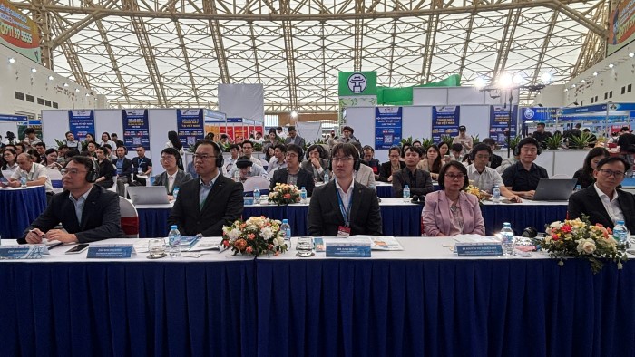 Buổi Tọa đàm đã thu hút rất đông các khách mời là đại diện các cơ quan quản lý, tổ chức xúc tiến đầu tư, hiệp hội ngành hàng và cộng đồng doanh nghiệp Việt Nam – Hàn Quốc tới tham dự