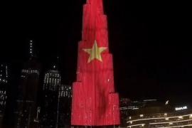Hình quốc kỳ Việt Nam bao trùm tòa tháp cao nhất thế giới trong ngày Quốc khánh 2/9