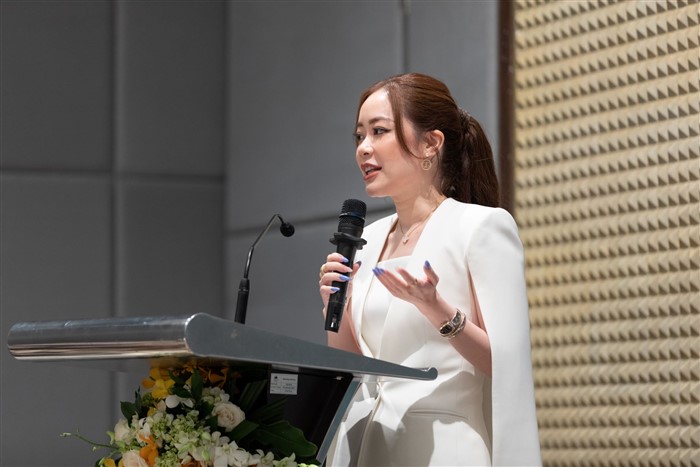 Bà Dee Trương – Tổng Giám đốc Tập đoàn VITA Clinic phát biểu tại sự kiện