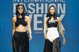 Người mẫu Việt sải bước trên sàn diễn sau đại dịch