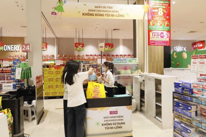 AEON Việt Nam bố trí túi tái sử dụng nhiều lần tại quầy thanh toán ưu tiên