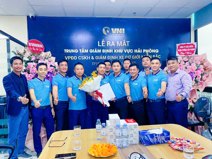 Ban Lãnh đạo Tõng Cty VNI & cán bộ giám định viên Trung tâm Giám định Khu vực Hải Phòng