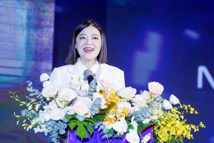 Bà Trương Lý Hoàng Phi Chủ tịch kiêm CEO IBP InnoEx Phó Chủ tịch Hội Doanh Nhân Trẻ TPHCM đại diện đơn vị đồng hành phát biểu khai mạc