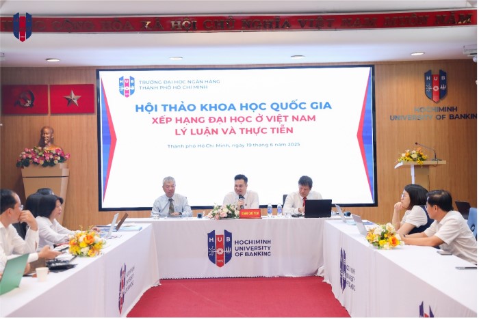 Đoàn chủ tịch điều hành hội thảo