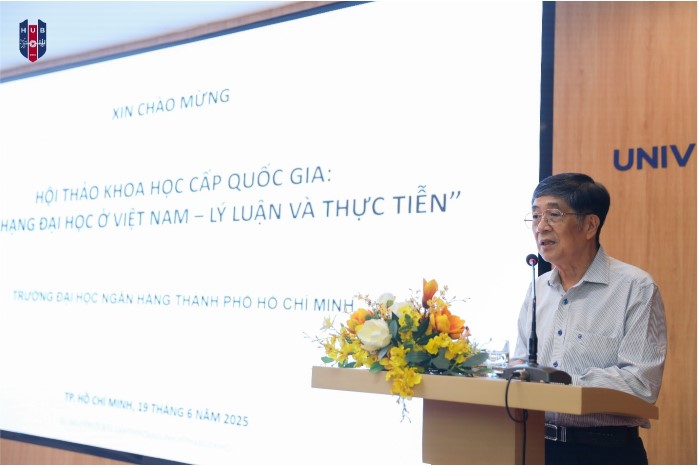 GS. TS. Nguyễn Lộc tham luận tại hội thảo