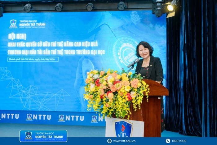PGS.TS. Trần Thị Hồng  – Phó hiệu trưởng phát biểu tại chương trình 