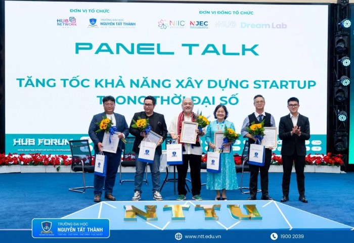 Panel Talk “Tăng tốc khả năng xây dựng Startup trong thời đại số”