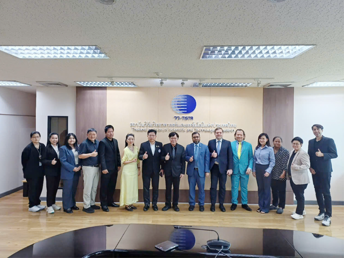 Trong khuôn khổ MCC Southeast Asia 2026 lần thứ 5, bà Helen Nga Lê (thứ sáu từ trái sang) cũng đã thăm và làm việc tại Viện Nghiên cứu Khoa học và Công nghệ Thái Lan (TISTR)