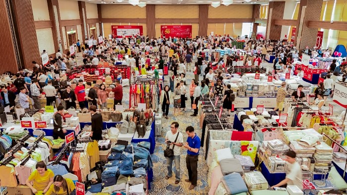 Nhiều chương trình 'mega sale' đang được các địa phương giới thiệu để kích cầu tiêu dùng.
