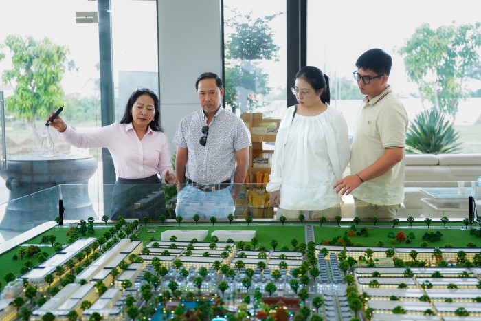Khách hàng tìm hiểu cơ hội đầu tư và an cư tại dự án An Huy Mỹ Việt, xã Đức Lập, tỉnh Tây Ninh (trước đây thuộc Đức Hòa, Long An). 