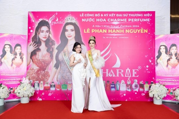 CEO Charme Perfume - Thạc sĩ Thu Hường cùng Đại sứ thương hiệu - Á hậu Hạnh Nguyên