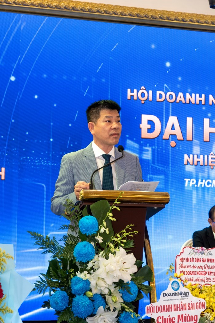 Tân Chủ tịch Hội Doanh nghiệp Khu vực Tây Sài Gòn Lê Hữu Nghĩa phát biểu tại sự kiện