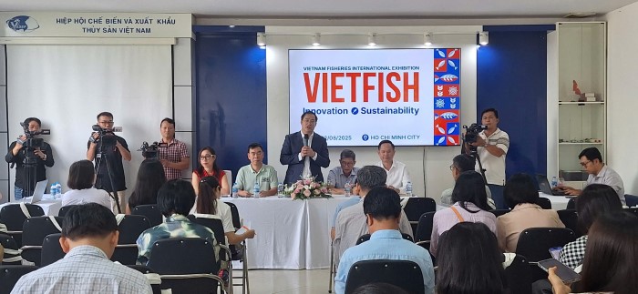 Ông Nguyễn Hoài Nam, Tổng Thư ký Hiệp hội Chế biến và Xuất khẩu Thủy sản Việt Nam (VASEP) chia sẻ tại buổi họp báo