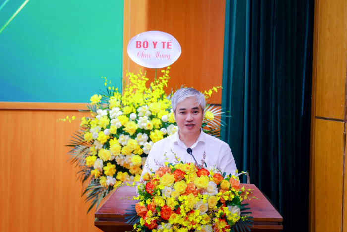 Nhà báo Trần Tuấn Linh, Tổng Biên tập Báo Sức khỏe và Đời sống kiêm Trưởng ban Tổ chức Cuộc thi phát biểu tại Lễ Phát Động