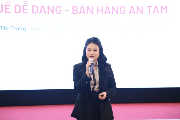 Bà Bùi Thị Trang – Giám đốc Khối Giải pháp Bán lẻ MISA đã giới thiệu Bộ giải pháp quản lý bán hàng – hóa đơn điện tử – kê khai thuế dành riêng cho hộ kinh doanh