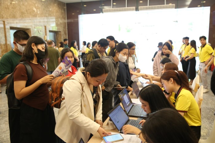 Các hộ kinh doanh trải nghiệm trực tiếp giải pháp MISA eShop của MISA tại sự kiện