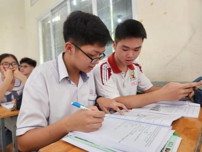 Sở GD-ĐT TP HCM quy định bồi dưỡng học sinh giỏi theo môn học. Ôn thi tuyển sinh lớp 10, ôn thi tốt nghiệp THPT là miễn phí