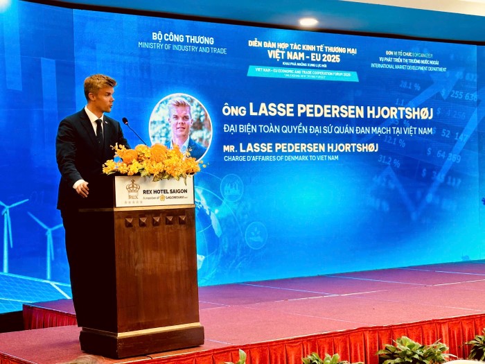 Ông LASSE PEDERSEN HJORTSHQJ – Đại diện toàn quyền đại sứ quán Đan Mạch tại Việt Nam