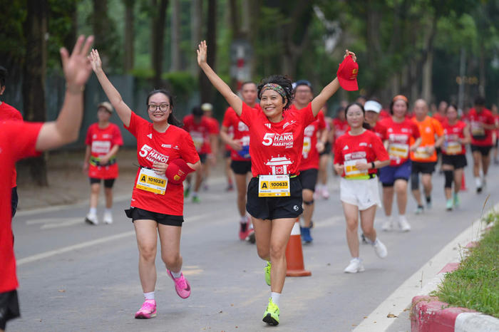 Các VĐV hăng say thi đấu 