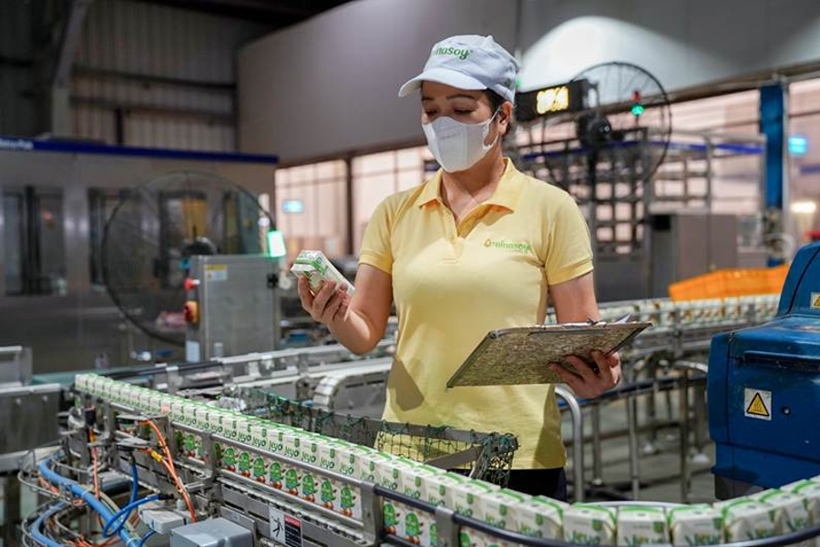 Từ hạt đậu đến hộp sữa thơm ngon là hành trình của khoa học, công nghệ với quyết tâm mang đến những sản phẩm tốt nhất cho hàng triệu gia đình Việt.