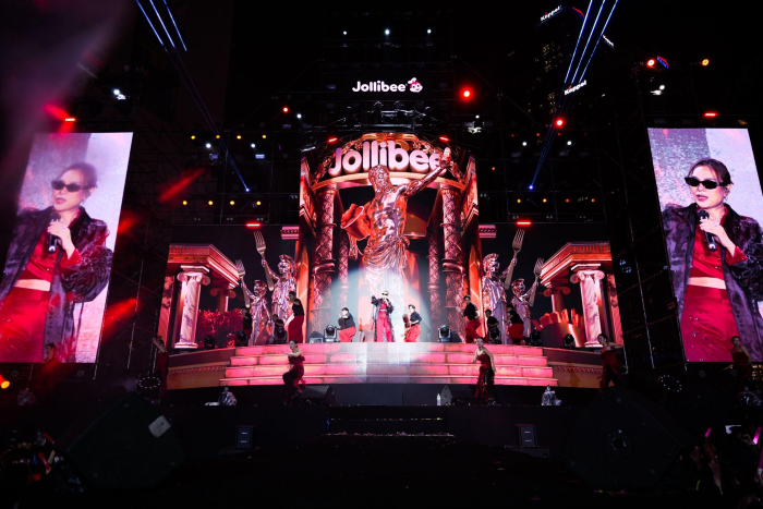 Mỹ Tâm khuấy động không khí sự kiện The Jolly Day