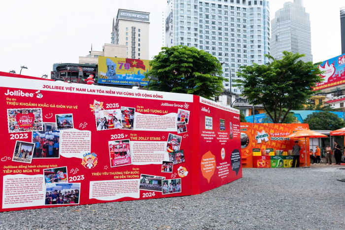 Bức tường hành trình 20 năm Jollibee tại sự kiện The Jolly Day, ghi lại những hoạt động trách nhiệm xã hội tích cực và ý nghĩa của Jollibee Việt Nam