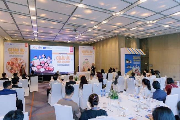 Các chuyên gia thương mại tham gia sự kiện Kết nối Thương mại vào ngày 3 tháng 11