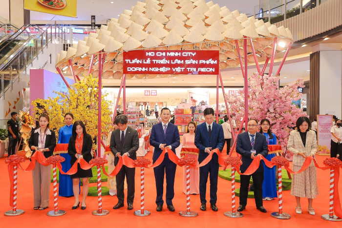 Đại diện AEON Việt Nam và ITPC thực hiện nghi thức khai mạc sự kiện.